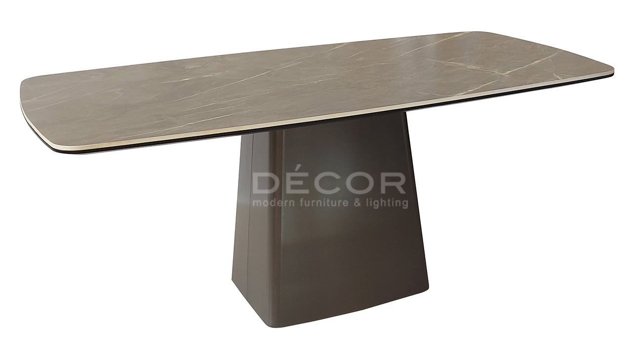 CLARENCE Dining Table